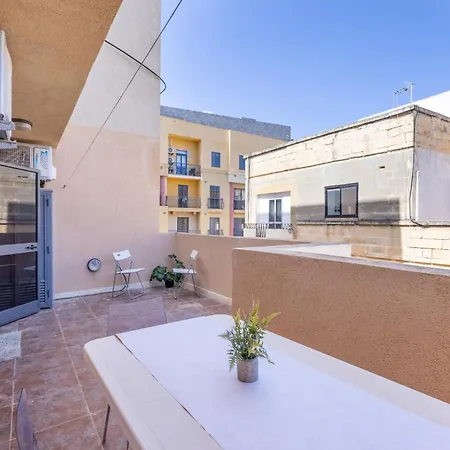 - Private Terrace, Mins Walk To Balluta Bay By Quicktrips Appartement *