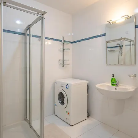 - Private Terrace, Mins Walk To Balluta Bay By Quicktrips Appartement Sliema