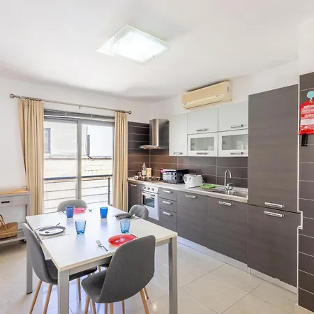 Appartement - Private Terrace, Mins Walk To Balluta Bay By Quicktrips Sliema