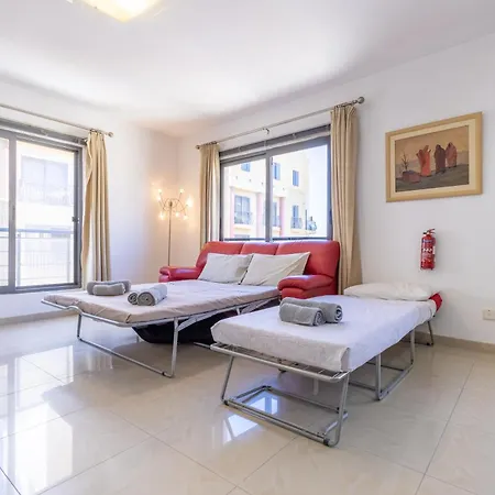 - Private Terrace, Mins Walk To Balluta Bay By Quicktrips Apartment
