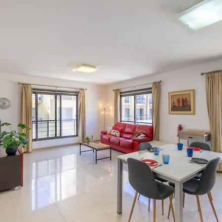 - Private Terrace, Mins Walk To Balluta Bay By Quicktrips Sliema
