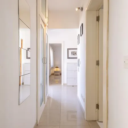- Private Terrace, Mins Walk To Balluta Bay By Quicktrips Apartment *