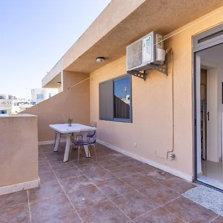 - Private Terrace, Mins Walk To Balluta Bay By Quicktrips Apartment Sliema
