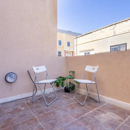- Private Terrace, Mins Walk To Balluta Bay By Quicktrips Apartment