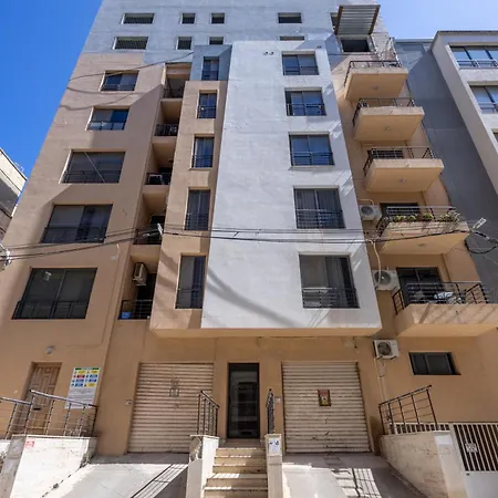 - Private Terrace, Mins Walk To Balluta Bay By Quicktrips Sliema