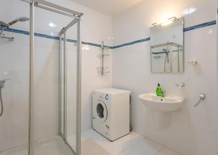 - Private Terrace, Mins Walk To Balluta Bay By Quicktrips Daire Sliema