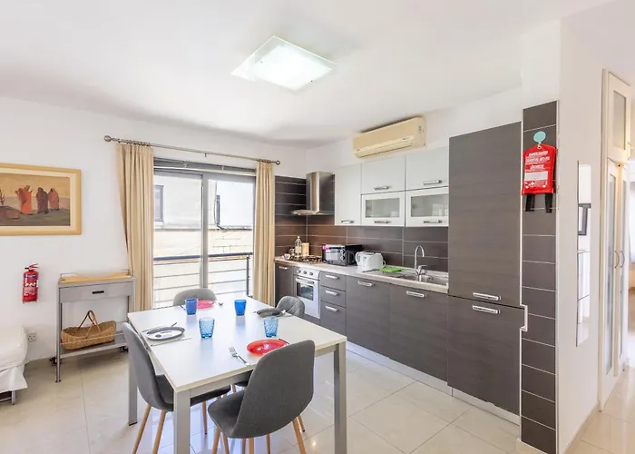 Daire - Private Terrace, Mins Walk To Balluta Bay By Quicktrips Sliema