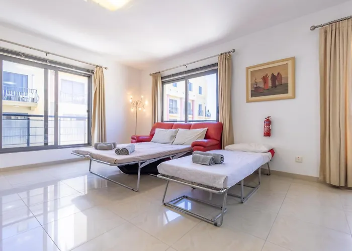 - Private Terrace, Mins Walk To Balluta Bay By Quicktrips Daire