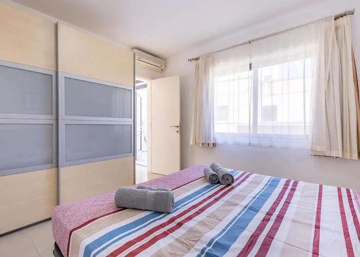 - Private Terrace, Mins Walk To Balluta Bay By Quicktrips