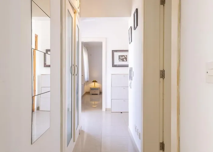 - Private Terrace, Mins Walk To Balluta Bay By Quicktrips Daire *