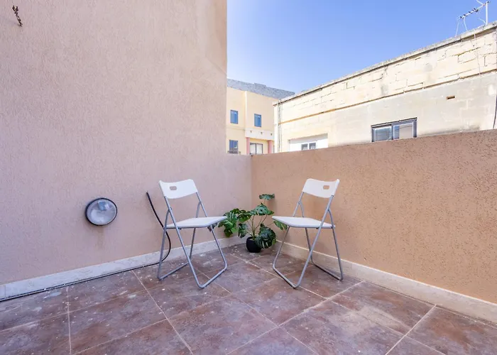 - Private Terrace, Mins Walk To Balluta Bay By Quicktrips Daire