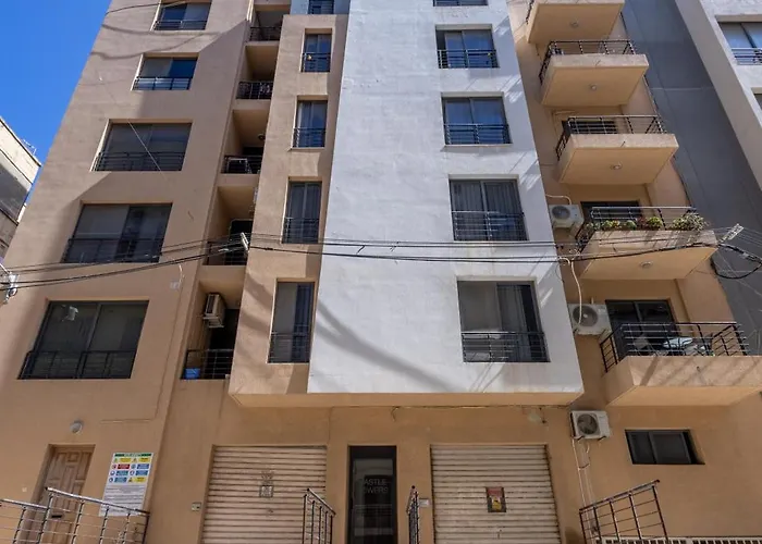 - Private Terrace, Mins Walk To Balluta Bay By Quicktrips Sliema